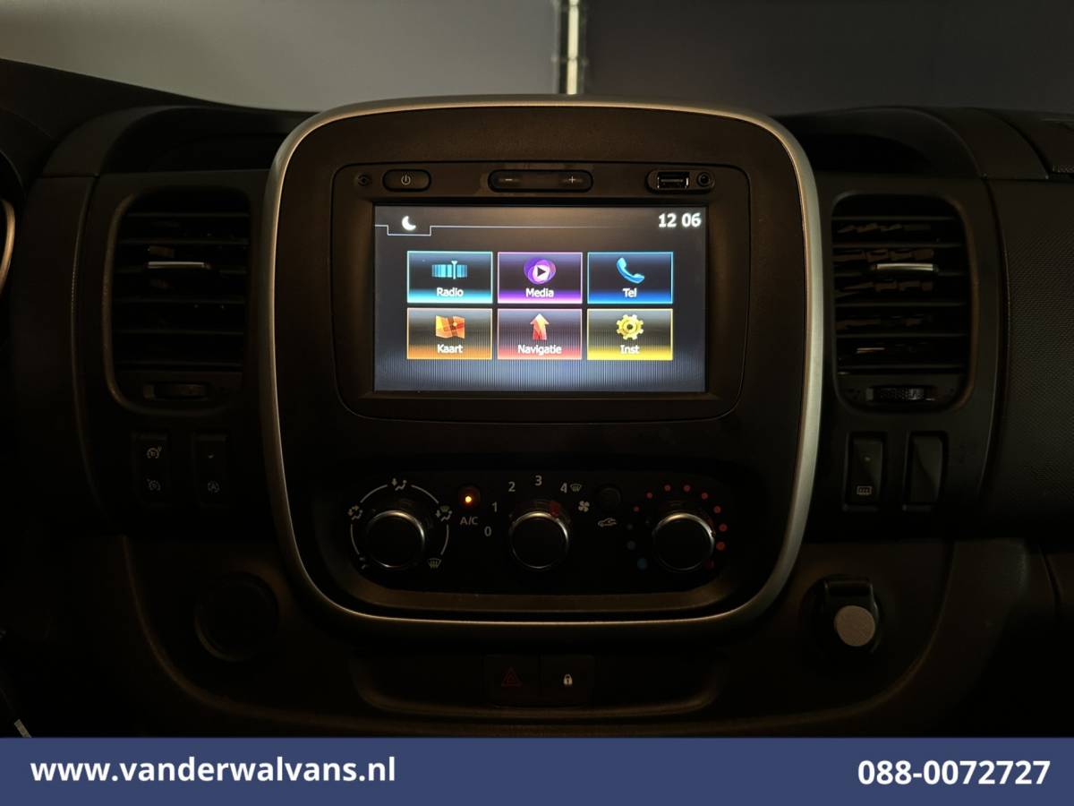 Renault Trafic Renault Trafic 2.0 MultiJet 146pk L2H1 Euro6 Airco | Camera | Navigatie | Cruisecontrol Trekhaak, Parkeersensoren, Bijrijdersbank