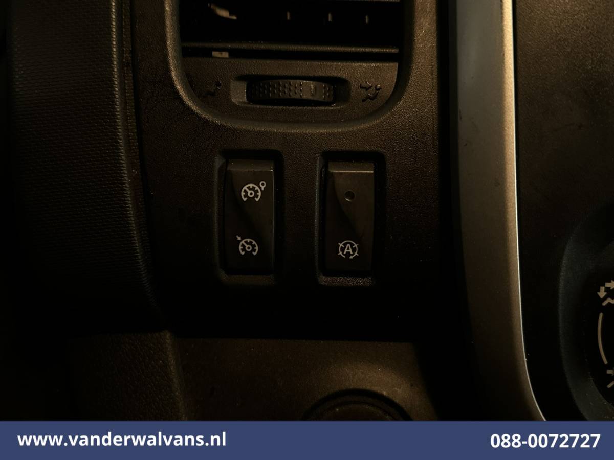 Renault Trafic Renault Trafic 2.0 MultiJet 146pk L2H1 Euro6 Airco | Camera | Navigatie | Cruisecontrol Trekhaak, Parkeersensoren, Bijrijdersbank
