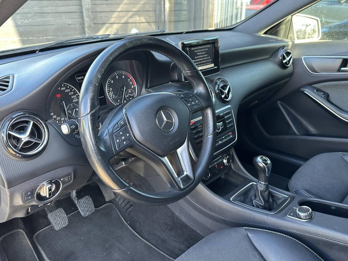 Mercedes-Benz A-Klasse Mercedes-Benz A-klasse 180 Ambition 122PK | Navigatie | Stoelverwarming | 2 Sleutels | Lang in bezit geweest |