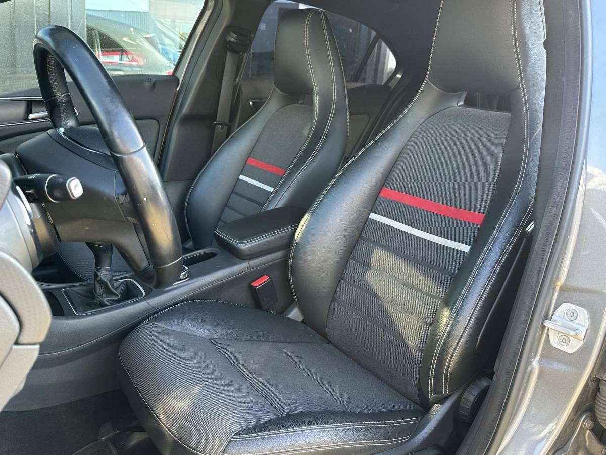 Mercedes-Benz A-Klasse Mercedes-Benz A-klasse 180 Ambition 122PK | Navigatie | Stoelverwarming | 2 Sleutels | Lang in bezit geweest |