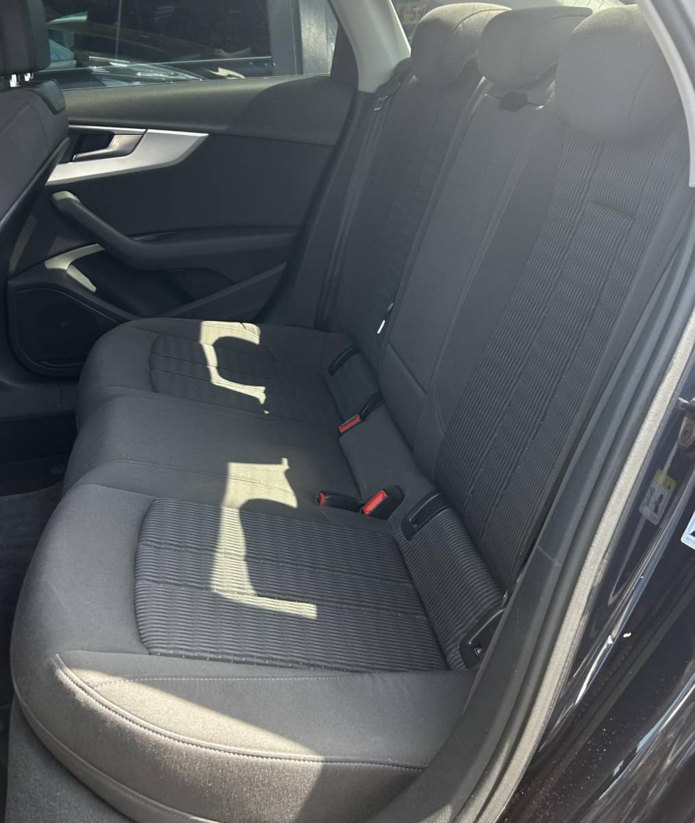 Audi A4 Audi A4 Limousine 2.0 TFSI ultra Sport Pro Line S 190PK | Uniek! | Zeer Nette Staat! | VOLLEDIG DEALERONDERHOUDEN | NL AUTO | Wegklapbare Trekhaak | Matrix | Head Up | Keyless Entry & Start | Carplay | Stoelverwarming | Digital Cockpit | Parkeersensoren | Cruise Control | Climate Control | Privacy Glass | 2 Sleutels |