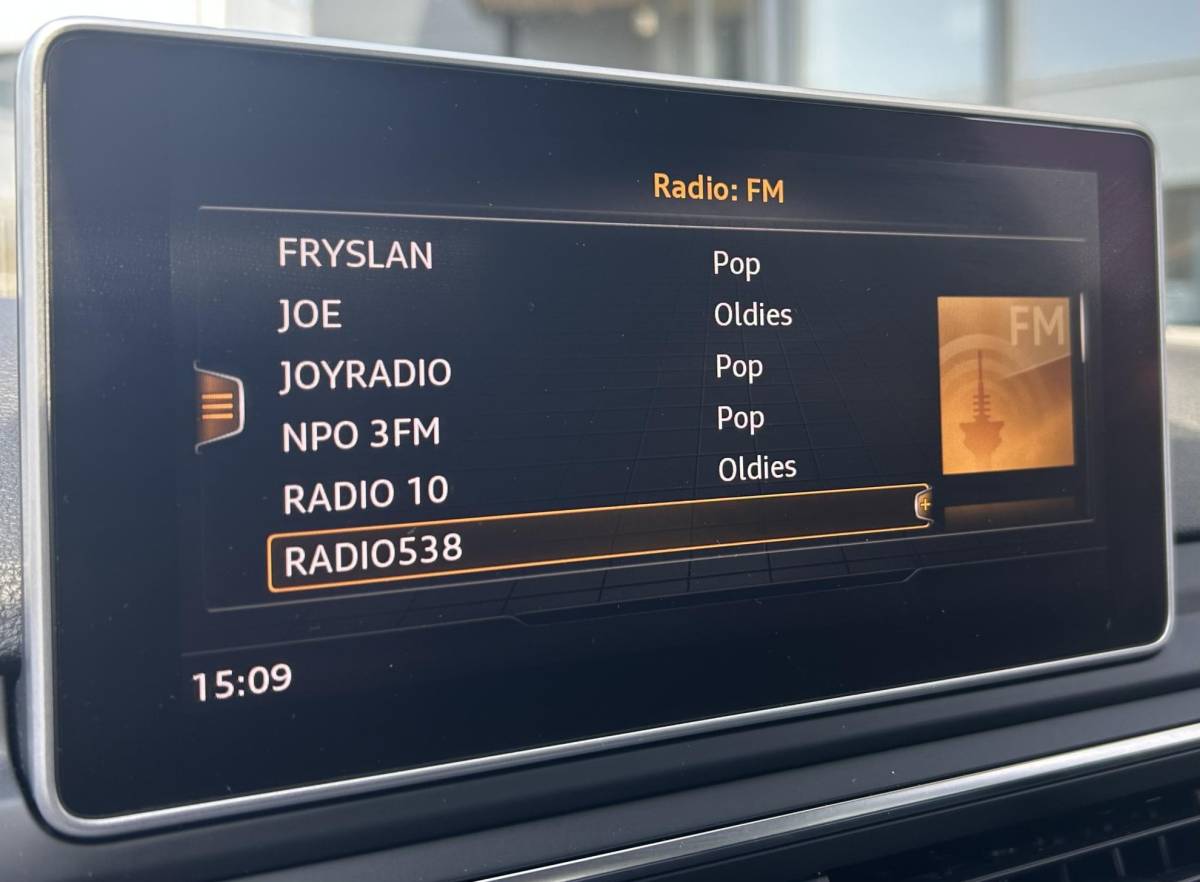 Audi A4 Audi A4 Limousine 2.0 TFSI ultra Sport Pro Line S 190PK | Uniek! | Zeer Nette Staat! | VOLLEDIG DEALERONDERHOUDEN | NL AUTO | Wegklapbare Trekhaak | Matrix | Head Up | Keyless Entry & Start | Carplay | Stoelverwarming | Digital Cockpit | Parkeersensoren | Cruise Control | Climate Control | Privacy Glass | 2 Sleutels |