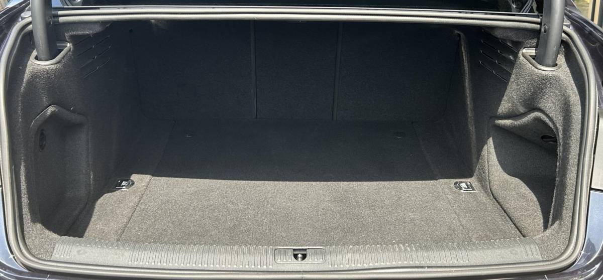 Audi A4 Audi A4 Limousine 2.0 TFSI ultra Sport Pro Line S 190PK | Uniek! | Zeer Nette Staat! | VOLLEDIG DEALERONDERHOUDEN | NL AUTO | Wegklapbare Trekhaak | Matrix | Head Up | Keyless Entry & Start | Carplay | Stoelverwarming | Digital Cockpit | Parkeersensoren | Cruise Control | Climate Control | Privacy Glass | 2 Sleutels |