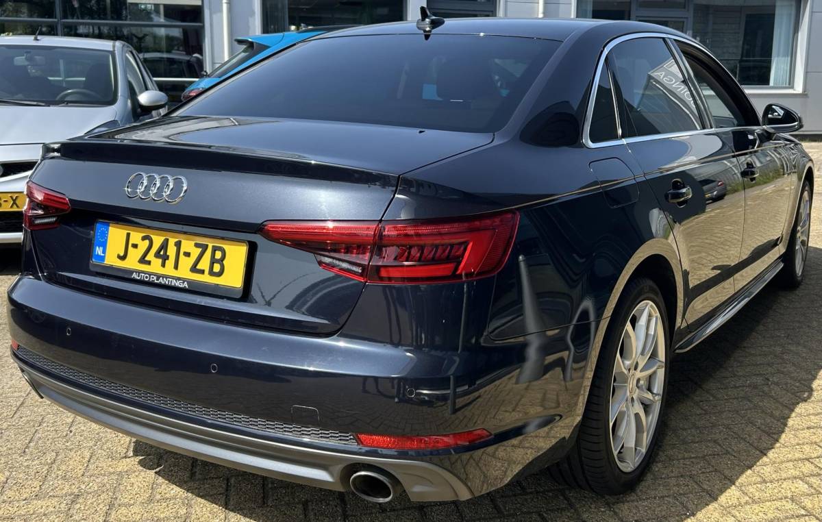 Audi A4 Audi A4 Limousine 2.0 TFSI ultra Sport Pro Line S 190PK | Uniek! | Zeer Nette Staat! | VOLLEDIG DEALERONDERHOUDEN | NL AUTO | Wegklapbare Trekhaak | Matrix | Head Up | Keyless Entry & Start | Carplay | Stoelverwarming | Digital Cockpit | Parkeersensoren | Cruise Control | Climate Control | Privacy Glass | 2 Sleutels |