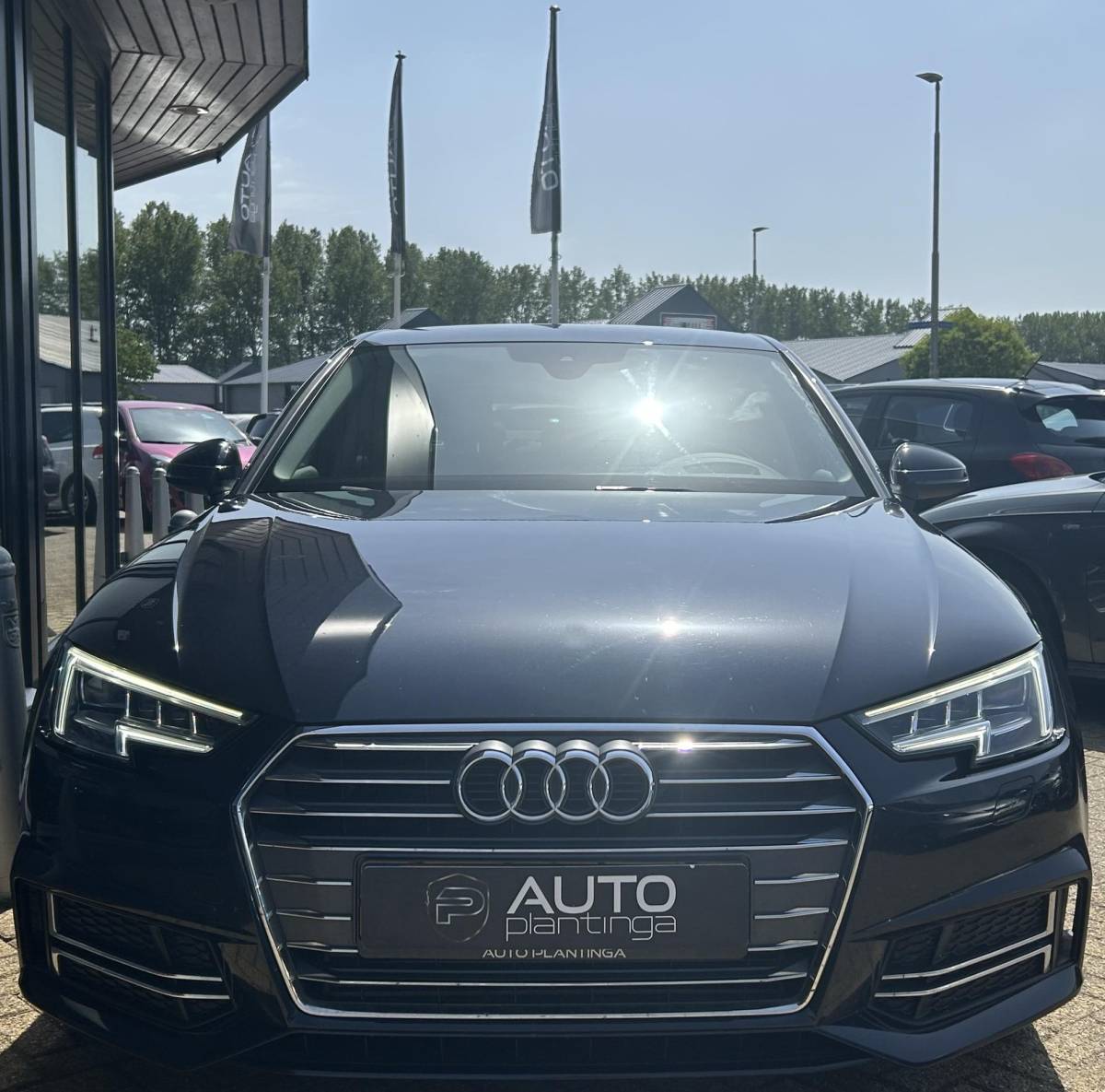 Audi A4 Audi A4 Limousine 2.0 TFSI ultra Sport Pro Line S 190PK | Uniek! | Zeer Nette Staat! | VOLLEDIG DEALERONDERHOUDEN | NL AUTO | Wegklapbare Trekhaak | Matrix | Head Up | Keyless Entry & Start | Carplay | Stoelverwarming | Digital Cockpit | Parkeersensoren | Cruise Control | Climate Control | Privacy Glass | 2 Sleutels |