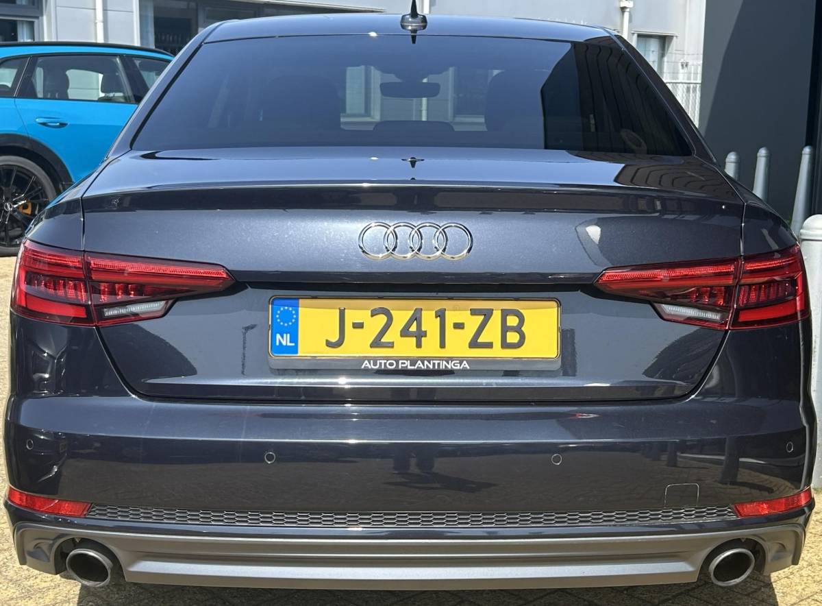 Audi A4 Audi A4 Limousine 2.0 TFSI ultra Sport Pro Line S 190PK | Uniek! | Zeer Nette Staat! | VOLLEDIG DEALERONDERHOUDEN | NL AUTO | Wegklapbare Trekhaak | Matrix | Head Up | Keyless Entry & Start | Carplay | Stoelverwarming | Digital Cockpit | Parkeersensoren | Cruise Control | Climate Control | Privacy Glass | 2 Sleutels |