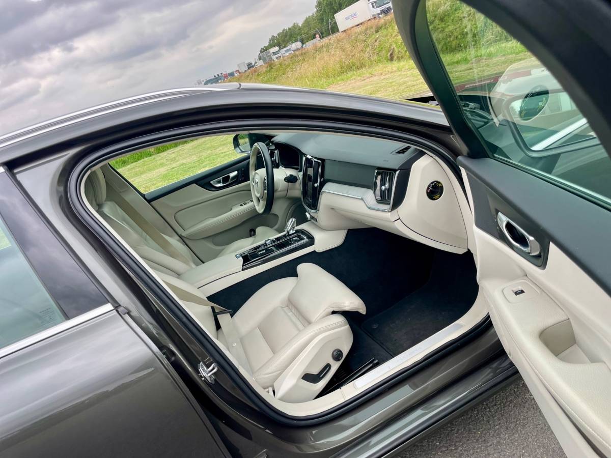 Volvo V60 Volvo V60 2.0 T8 Recharge AWD Inscription, Trekhk, Acc, ORG.NL Cam, Stoel-/stuurverw, 1e eig, Geen import, Nap, Volledig oh!