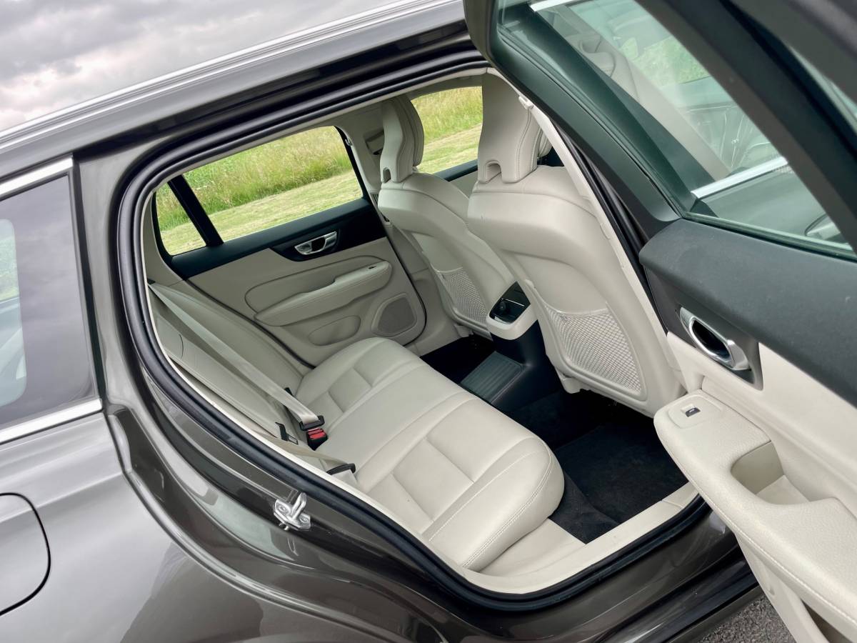 Volvo V60 Volvo V60 2.0 T8 Recharge AWD Inscription, Trekhk, Acc, ORG.NL Cam, Stoel-/stuurverw, 1e eig, Geen import, Nap, Volledig oh!