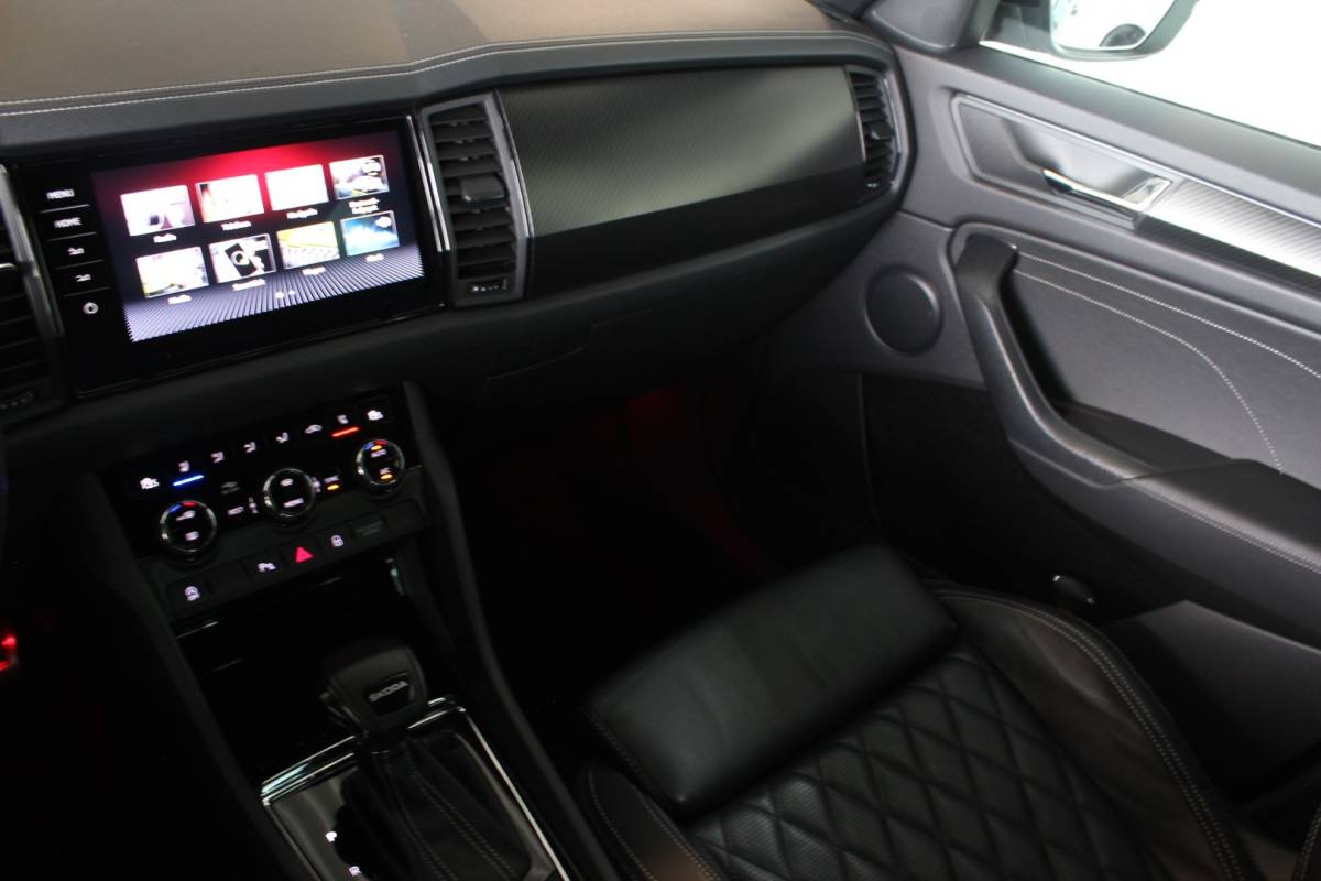 Škoda Kodiaq ŠKODA Kodiaq 1.5 TSI Sportline Business Facelift | Trekhaak | Camera | Memory | Virtual Cockpit | LED Matrix | Carplay | Keyless | Stoelverw./venti | 20″ LMV | PDC V+A