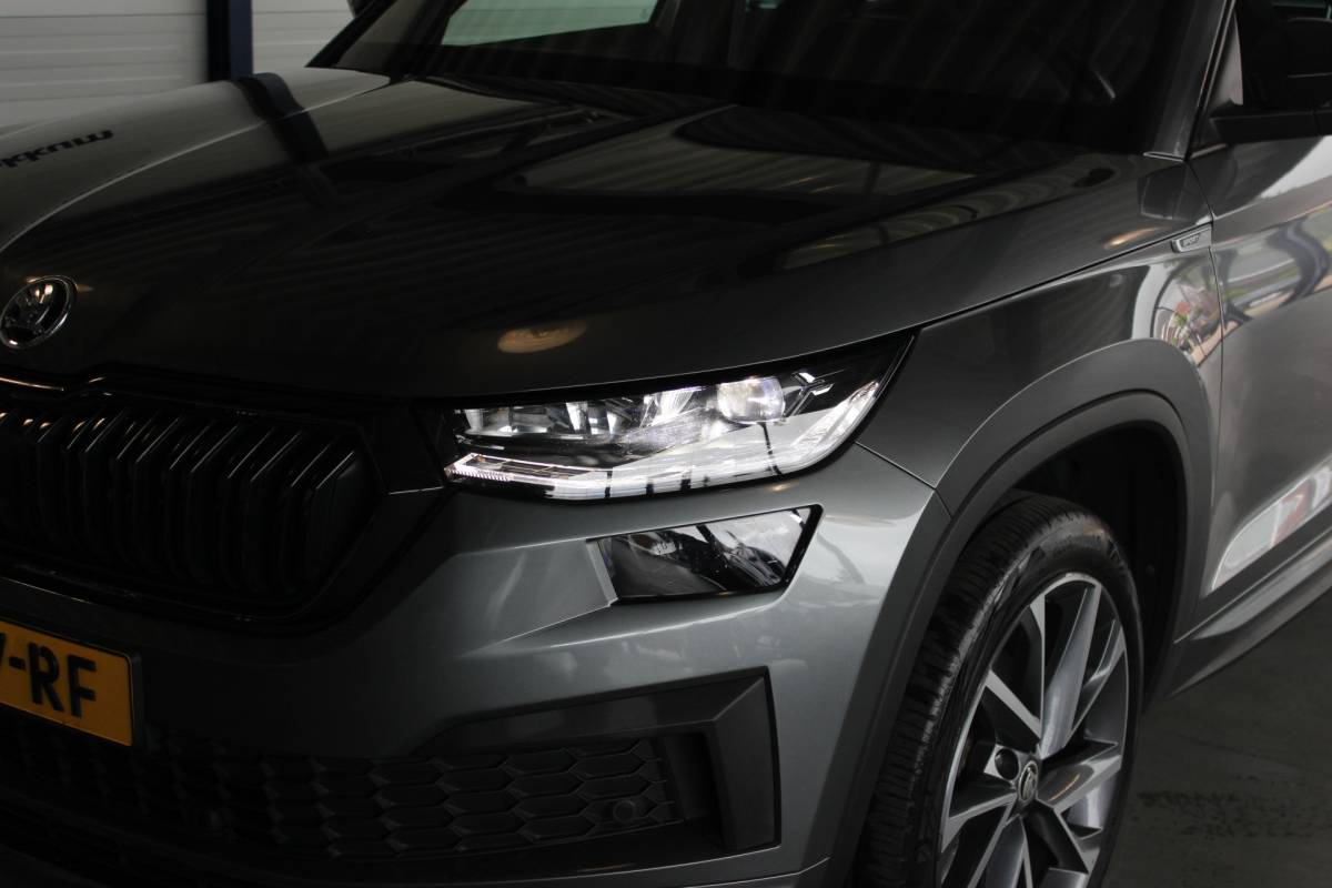 Škoda Kodiaq ŠKODA Kodiaq 1.5 TSI Sportline Business Facelift | Trekhaak | Camera | Memory | Virtual Cockpit | LED Matrix | Carplay | Keyless | Stoelverw./venti | 20″ LMV | PDC V+A