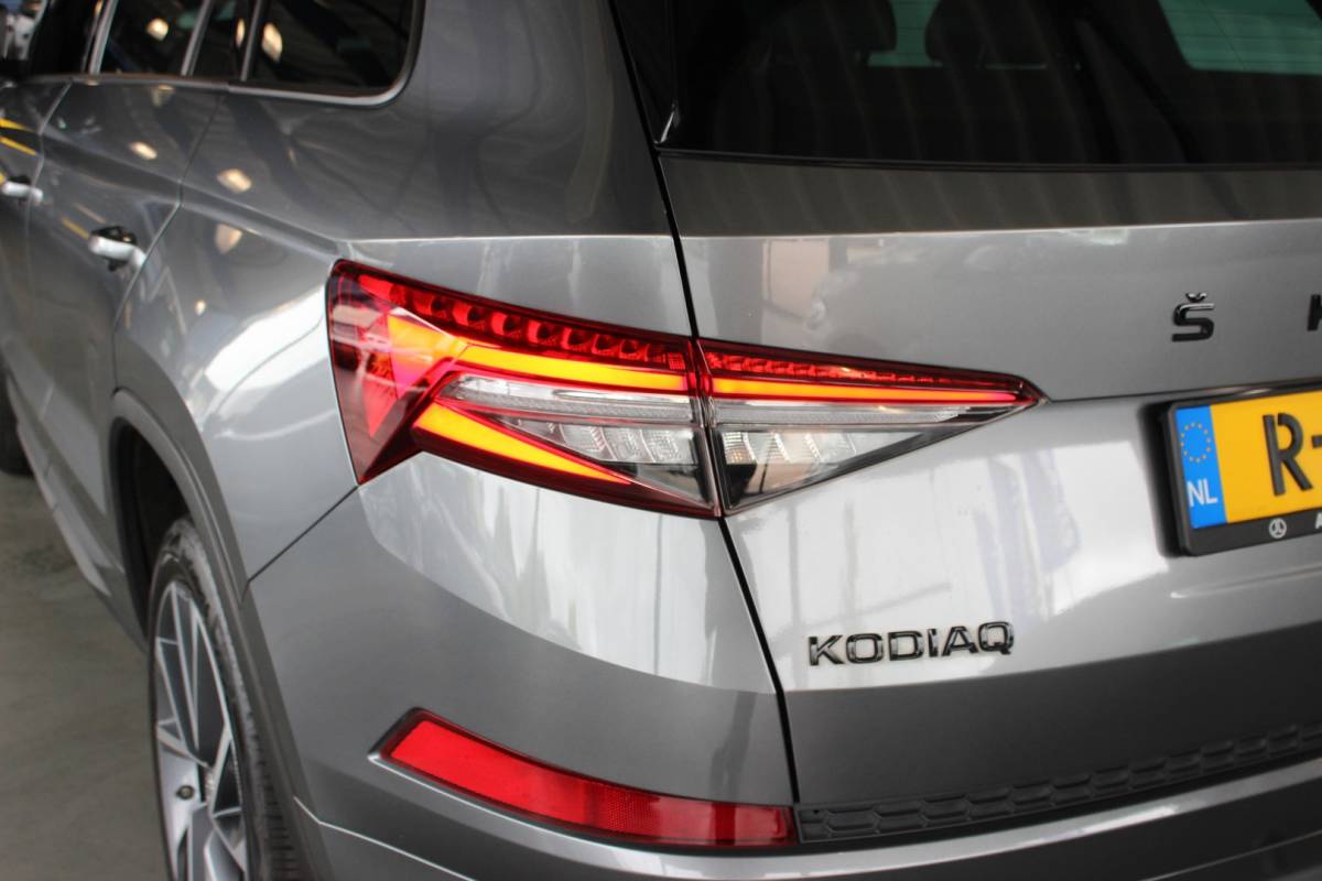 Škoda Kodiaq ŠKODA Kodiaq 1.5 TSI Sportline Business Facelift | Trekhaak | Camera | Memory | Virtual Cockpit | LED Matrix | Carplay | Keyless | Stoelverw./venti | 20″ LMV | PDC V+A