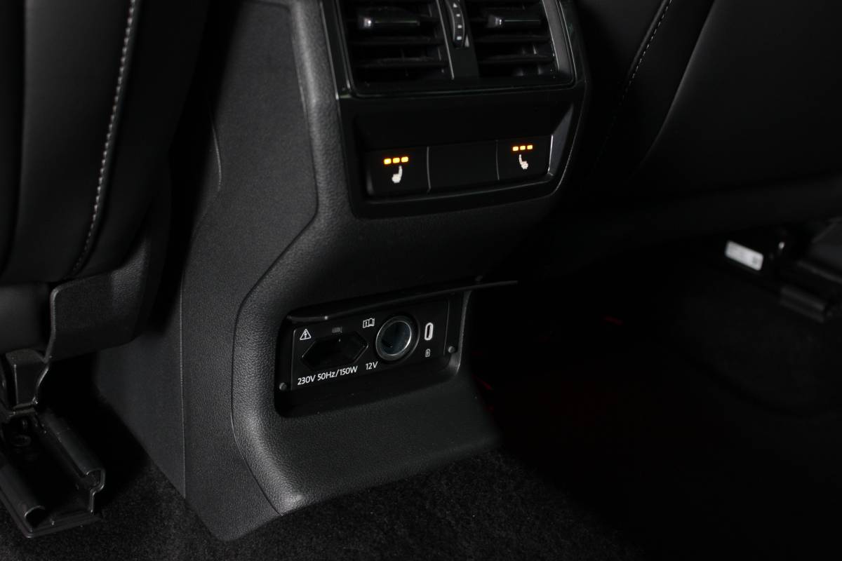 Škoda Kodiaq ŠKODA Kodiaq 1.5 TSI Sportline Business Facelift | Trekhaak | Camera | Memory | Virtual Cockpit | LED Matrix | Carplay | Keyless | Stoelverw./venti | 20″ LMV | PDC V+A