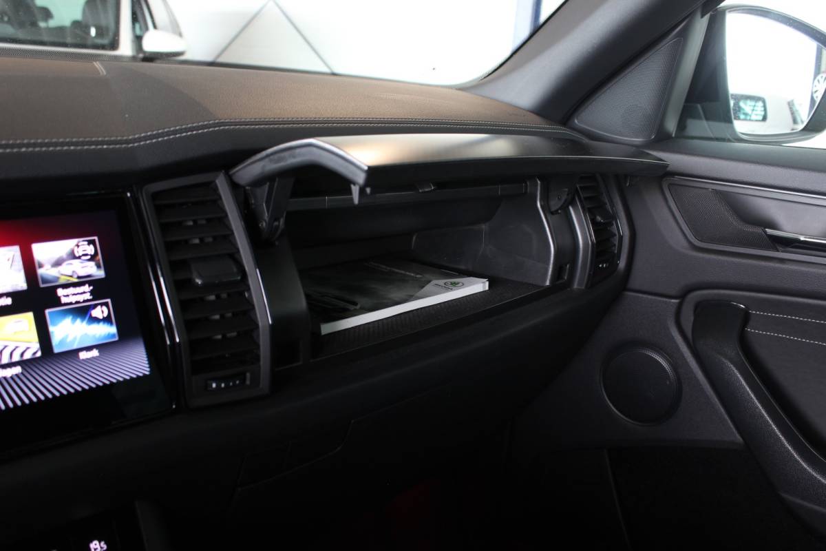 Škoda Kodiaq ŠKODA Kodiaq 1.5 TSI Sportline Business Facelift | Trekhaak | Camera | Memory | Virtual Cockpit | LED Matrix | Carplay | Keyless | Stoelverw./venti | 20″ LMV | PDC V+A