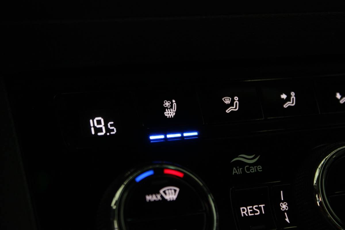 Škoda Kodiaq ŠKODA Kodiaq 1.5 TSI Sportline Business Facelift | Trekhaak | Camera | Memory | Virtual Cockpit | LED Matrix | Carplay | Keyless | Stoelverw./venti | 20″ LMV | PDC V+A