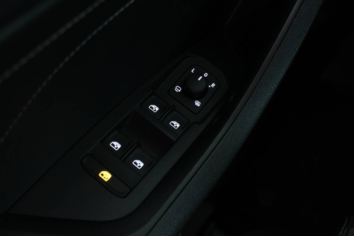 Škoda Kodiaq ŠKODA Kodiaq 1.5 TSI Sportline Business Facelift | Trekhaak | Camera | Memory | Virtual Cockpit | LED Matrix | Carplay | Keyless | Stoelverw./venti | 20″ LMV | PDC V+A