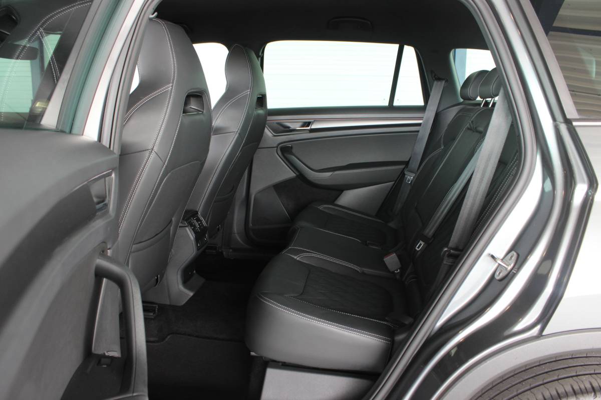 Škoda Kodiaq ŠKODA Kodiaq 1.5 TSI Sportline Business Facelift | Trekhaak | Camera | Memory | Virtual Cockpit | LED Matrix | Carplay | Keyless | Stoelverw./venti | 20″ LMV | PDC V+A