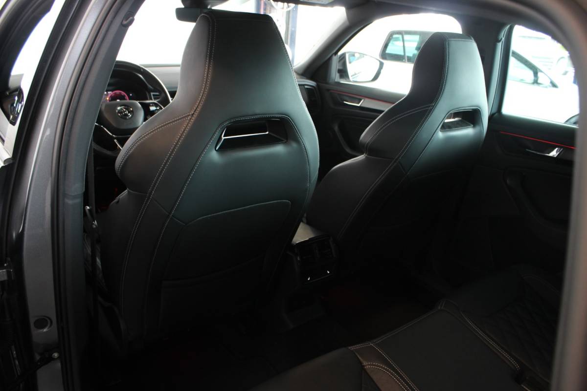 Škoda Kodiaq ŠKODA Kodiaq 1.5 TSI Sportline Business Facelift | Trekhaak | Camera | Memory | Virtual Cockpit | LED Matrix | Carplay | Keyless | Stoelverw./venti | 20″ LMV | PDC V+A