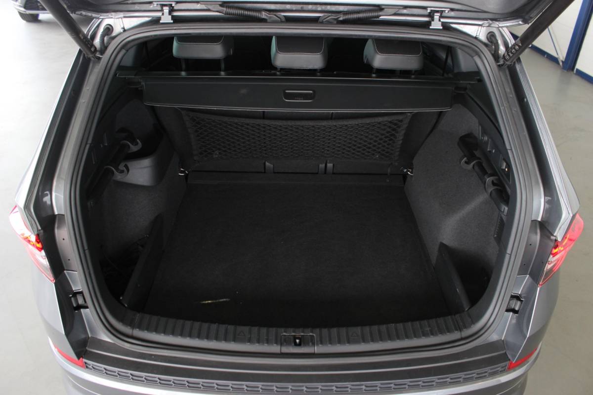 Škoda Kodiaq ŠKODA Kodiaq 1.5 TSI Sportline Business Facelift | Trekhaak | Camera | Memory | Virtual Cockpit | LED Matrix | Carplay | Keyless | Stoelverw./venti | 20″ LMV | PDC V+A