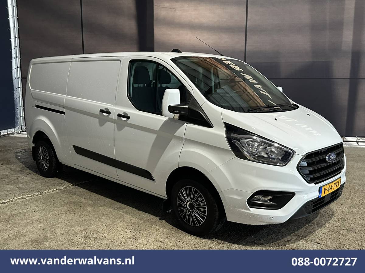 Ford Transit Custom Ford Transit Custom 2.0 TDCI L2H1 Euro6 Airco | Camera | Navigatie | Apple Carplay | Cruisecontrol | LED Android Auto, Stoelverwarming, Verwarmde voorruit, Parkeersensoren, Bijrijdersbank, 2800kg trekvermogen