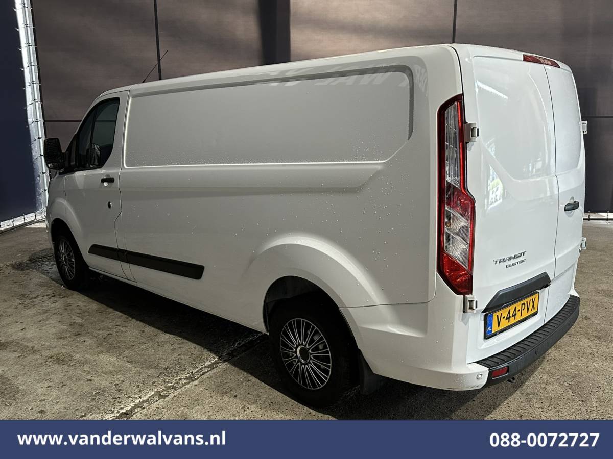 Ford Transit Custom Ford Transit Custom 2.0 TDCI L2H1 Euro6 Airco | Camera | Navigatie | Apple Carplay | Cruisecontrol | LED Android Auto, Stoelverwarming, Verwarmde voorruit, Parkeersensoren, Bijrijdersbank, 2800kg trekvermogen
