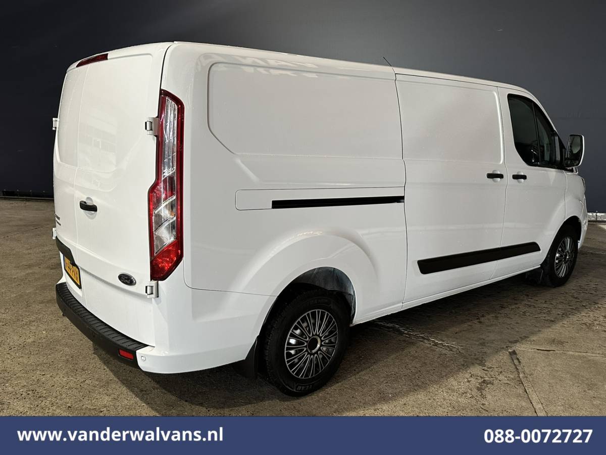 Ford Transit Custom Ford Transit Custom 2.0 TDCI L2H1 Euro6 Airco | Camera | Navigatie | Apple Carplay | Cruisecontrol | LED Android Auto, Stoelverwarming, Verwarmde voorruit, Parkeersensoren, Bijrijdersbank, 2800kg trekvermogen