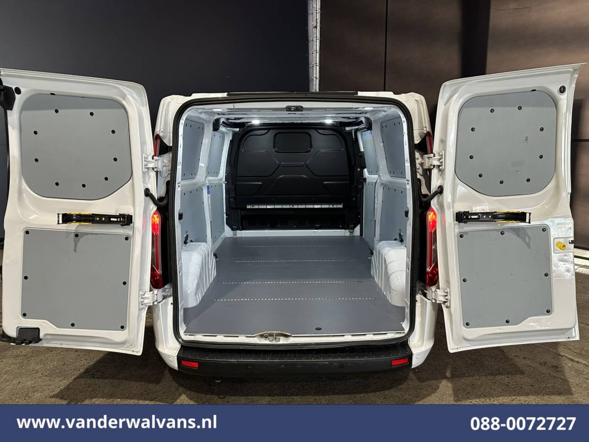 Ford Transit Custom Ford Transit Custom 2.0 TDCI L2H1 Euro6 Airco | Camera | Navigatie | Apple Carplay | Cruisecontrol | LED Android Auto, Stoelverwarming, Verwarmde voorruit, Parkeersensoren, Bijrijdersbank, 2800kg trekvermogen