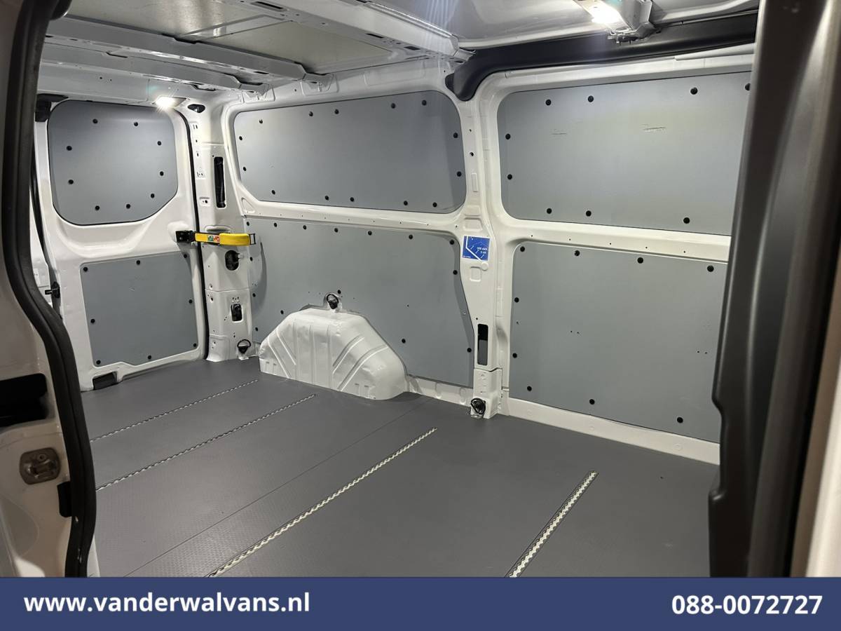 Ford Transit Custom Ford Transit Custom 2.0 TDCI L2H1 Euro6 Airco | Camera | Navigatie | Apple Carplay | Cruisecontrol | LED Android Auto, Stoelverwarming, Verwarmde voorruit, Parkeersensoren, Bijrijdersbank, 2800kg trekvermogen