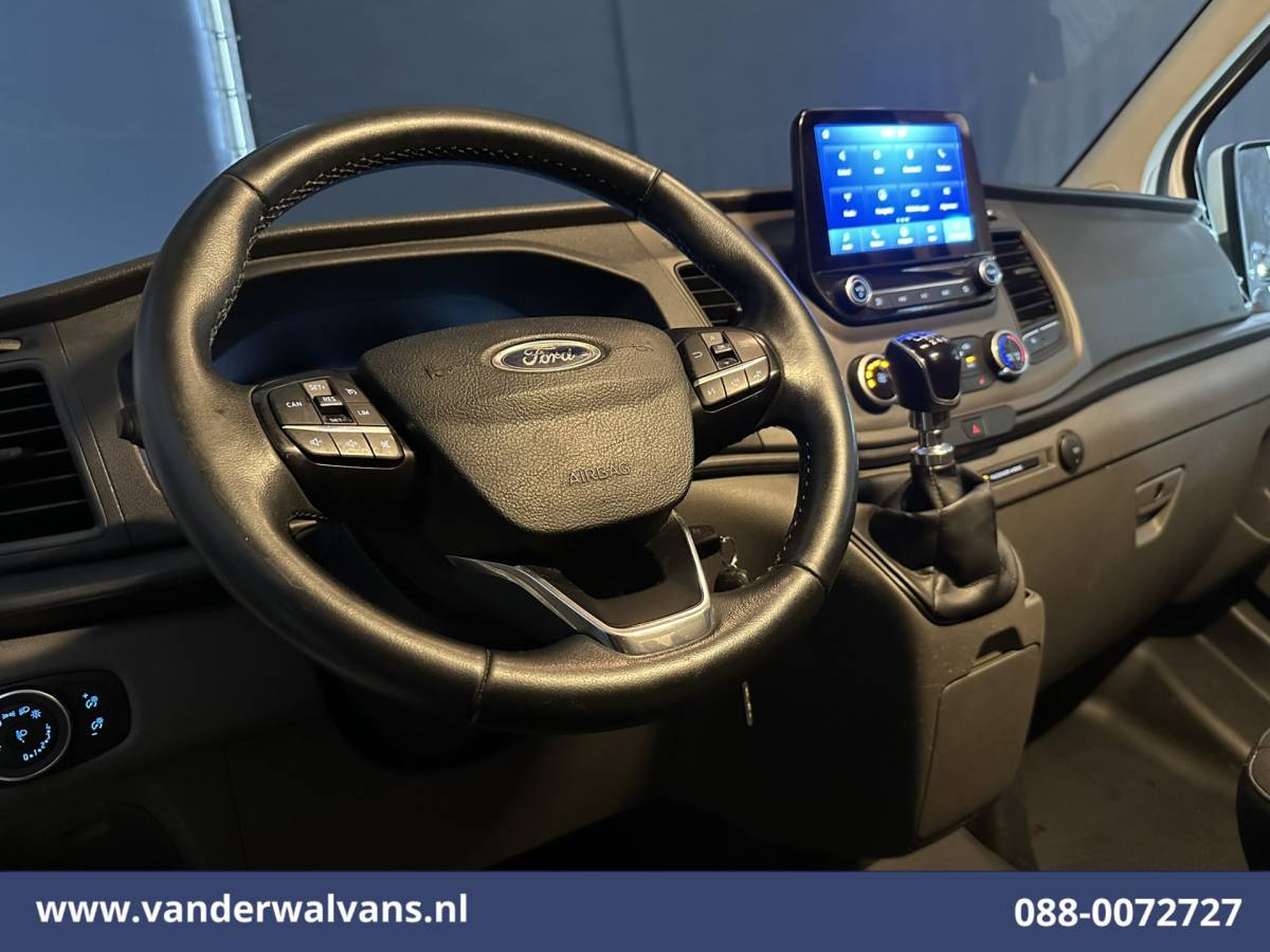 Ford Transit Custom Ford Transit Custom 2.0 TDCI L2H1 Euro6 Airco | Camera | Navigatie | Apple Carplay | Cruisecontrol | LED Android Auto, Stoelverwarming, Verwarmde voorruit, Parkeersensoren, Bijrijdersbank, 2800kg trekvermogen