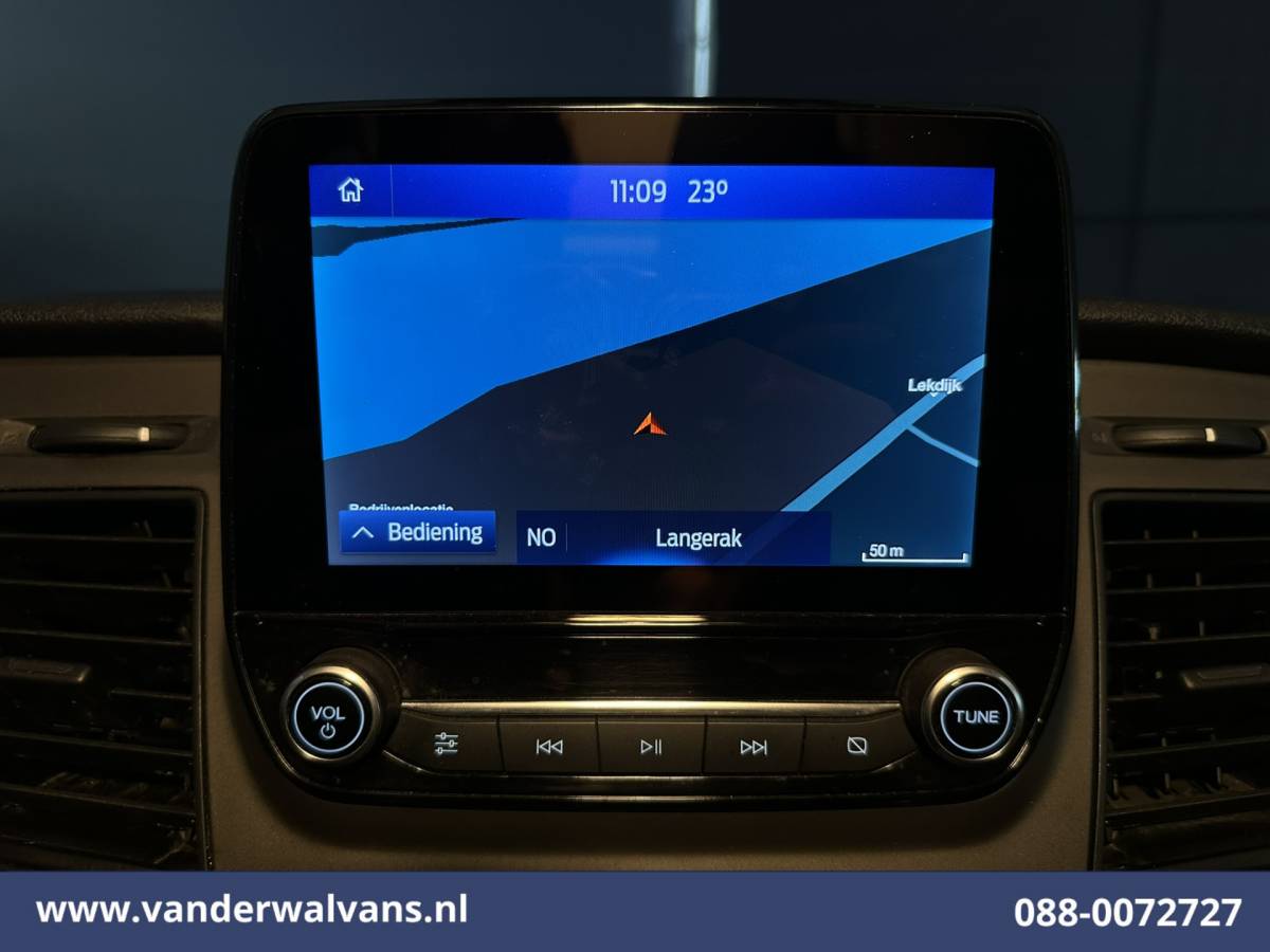 Ford Transit Custom Ford Transit Custom 2.0 TDCI L2H1 Euro6 Airco | Camera | Navigatie | Apple Carplay | Cruisecontrol | LED Android Auto, Stoelverwarming, Verwarmde voorruit, Parkeersensoren, Bijrijdersbank, 2800kg trekvermogen