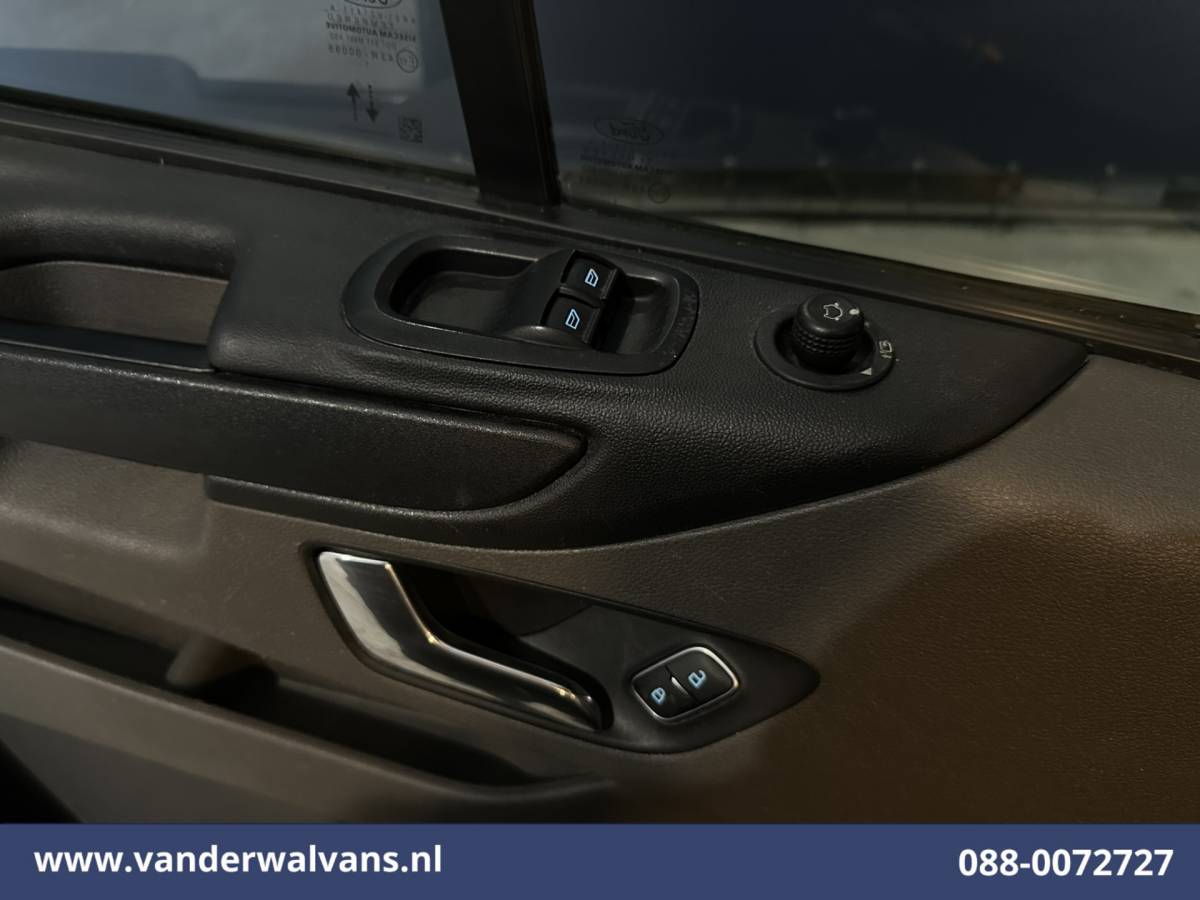 Ford Transit Custom Ford Transit Custom 2.0 TDCI L2H1 Euro6 Airco | Camera | Navigatie | Apple Carplay | Cruisecontrol | LED Android Auto, Stoelverwarming, Verwarmde voorruit, Parkeersensoren, Bijrijdersbank, 2800kg trekvermogen