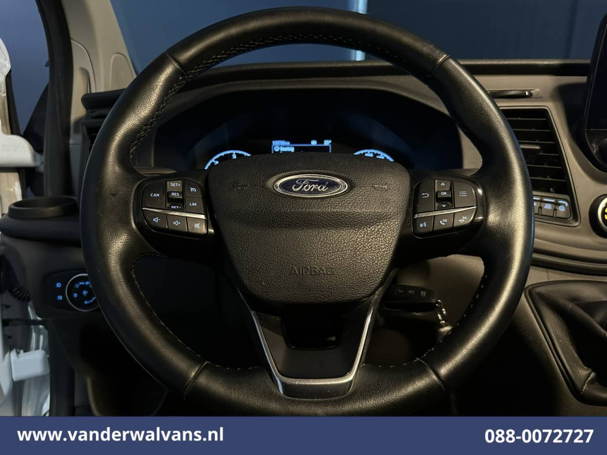 Ford Transit Custom Ford Transit Custom 2.0 TDCI L2H1 Euro6 Airco | Camera | Navigatie | Apple Carplay | Cruisecontrol | LED Android Auto, Stoelverwarming, Verwarmde voorruit, Parkeersensoren, Bijrijdersbank, 2800kg trekvermogen
