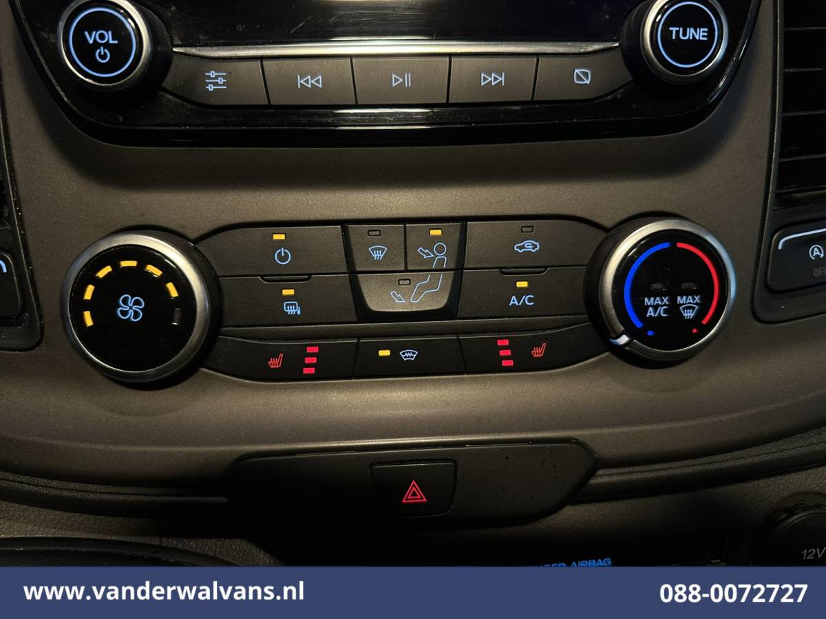 Ford Transit Custom Ford Transit Custom 2.0 TDCI L2H1 Euro6 Airco | Camera | Navigatie | Apple Carplay | Cruisecontrol | LED Android Auto, Stoelverwarming, Verwarmde voorruit, Parkeersensoren, Bijrijdersbank, 2800kg trekvermogen