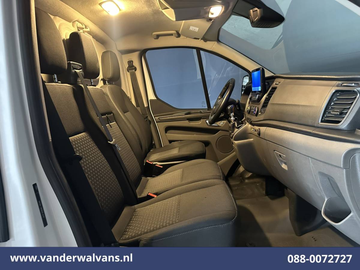Ford Transit Custom Ford Transit Custom 2.0 TDCI L2H1 Euro6 Airco | Camera | Navigatie | Apple Carplay | Cruisecontrol | LED Android Auto, Stoelverwarming, Verwarmde voorruit, Parkeersensoren, Bijrijdersbank, 2800kg trekvermogen