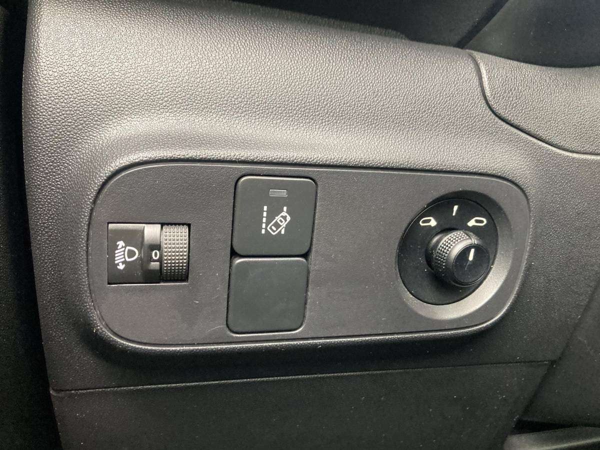 Citroën C3 Citroen C3 1.2 PureTech 82pk Feel | Navigatie | Achteruitrijcamera | Climate control | Cruise control | Parkeersensoren | Dodehoekdetectie | Keyless | Weinig kilometers
