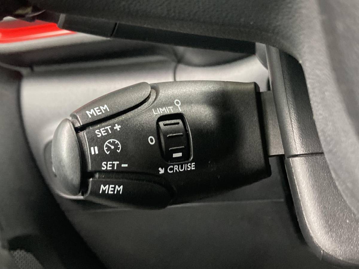 Citroën C3 Citroen C3 1.2 PureTech 82pk Feel | Navigatie | Achteruitrijcamera | Climate control | Cruise control | Parkeersensoren | Dodehoekdetectie | Keyless | Weinig kilometers