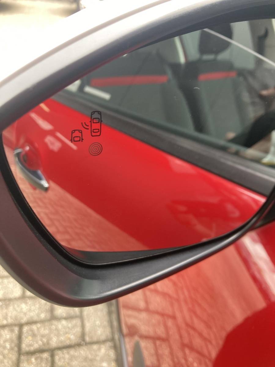 Citroën C3 Citroen C3 1.2 PureTech 82pk Feel | Navigatie | Achteruitrijcamera | Climate control | Cruise control | Parkeersensoren | Dodehoekdetectie | Keyless | Weinig kilometers