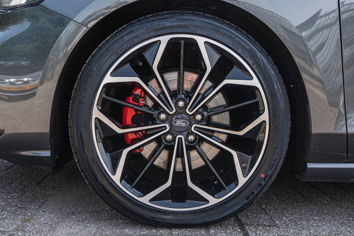 Ford Focus Ford Focus Wagon 1.0 EcoBoost ST Line / Automaat / Pano / Virtual!