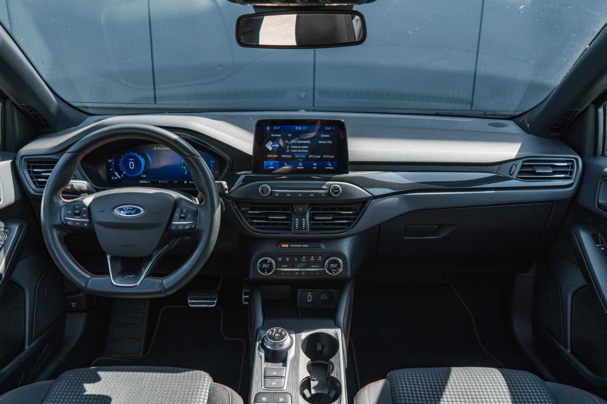 Ford Focus Ford Focus Wagon 1.0 EcoBoost ST Line / Automaat / Pano / Virtual!