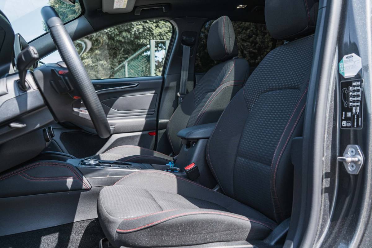Ford Focus Ford Focus Wagon 1.0 EcoBoost ST Line / Automaat / Pano / Virtual!
