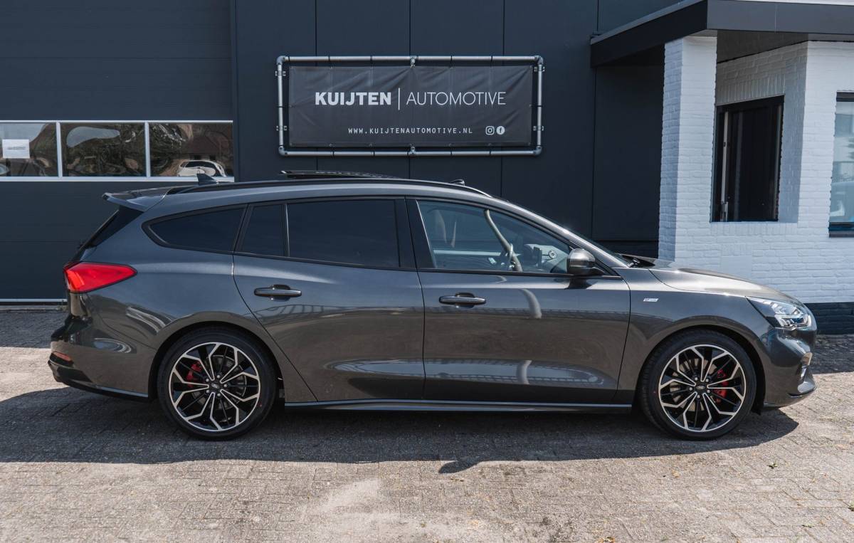 Ford Focus Ford Focus Wagon 1.0 EcoBoost ST Line / Automaat / Pano / Virtual!