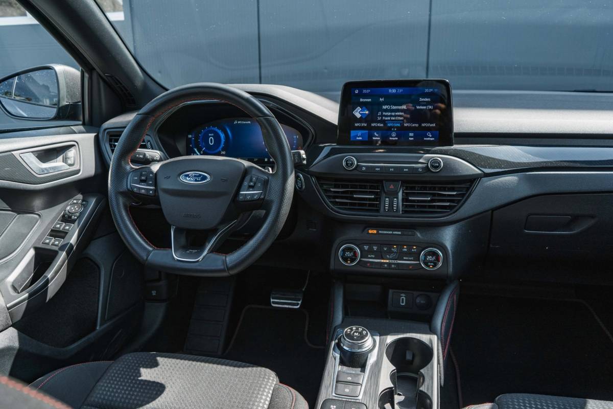 Ford Focus Ford Focus Wagon 1.0 EcoBoost ST Line / Automaat / Pano / Virtual!