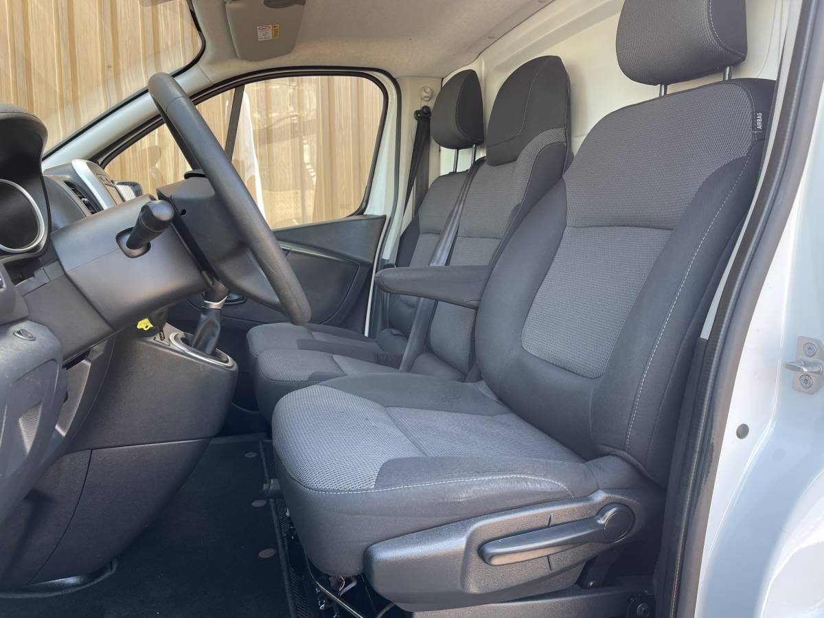 Renault Trafic Renault Trafic 2.0 dCi 145 T29 L1H1 Comfort | Dubbele Schuifdeur | Automaat | LED | Airconditioning | Bluetooth | Bijrijdersbank |