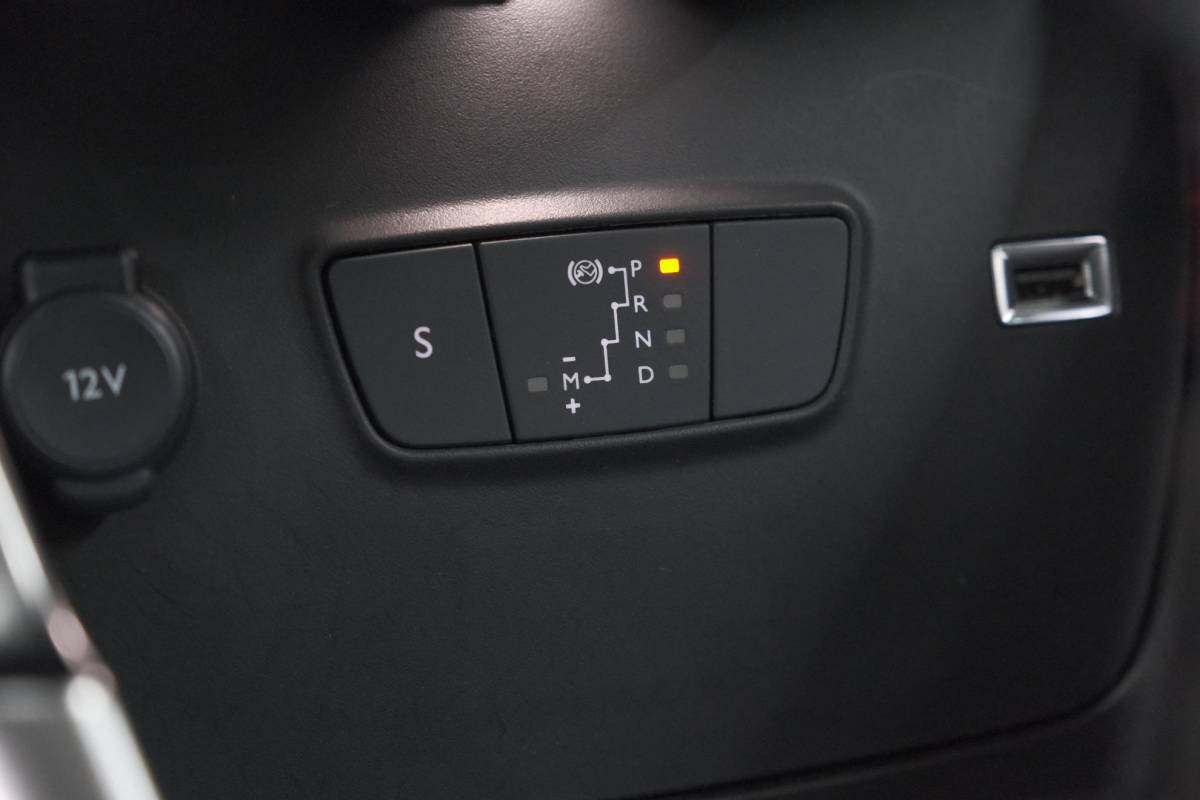 Citroën C3 Aircross Citroen C3 Aircross PureTech 130 EAT6 Shine | Camera | Navigatie | Parkeersensoren | Apple Carplay