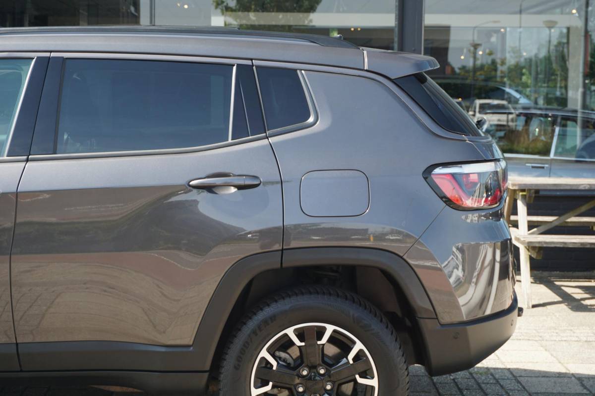 Jeep Compass Jeep Compass 4xe 240 Plug-in Hybrid Electric Trailhawk | PANO | LED
