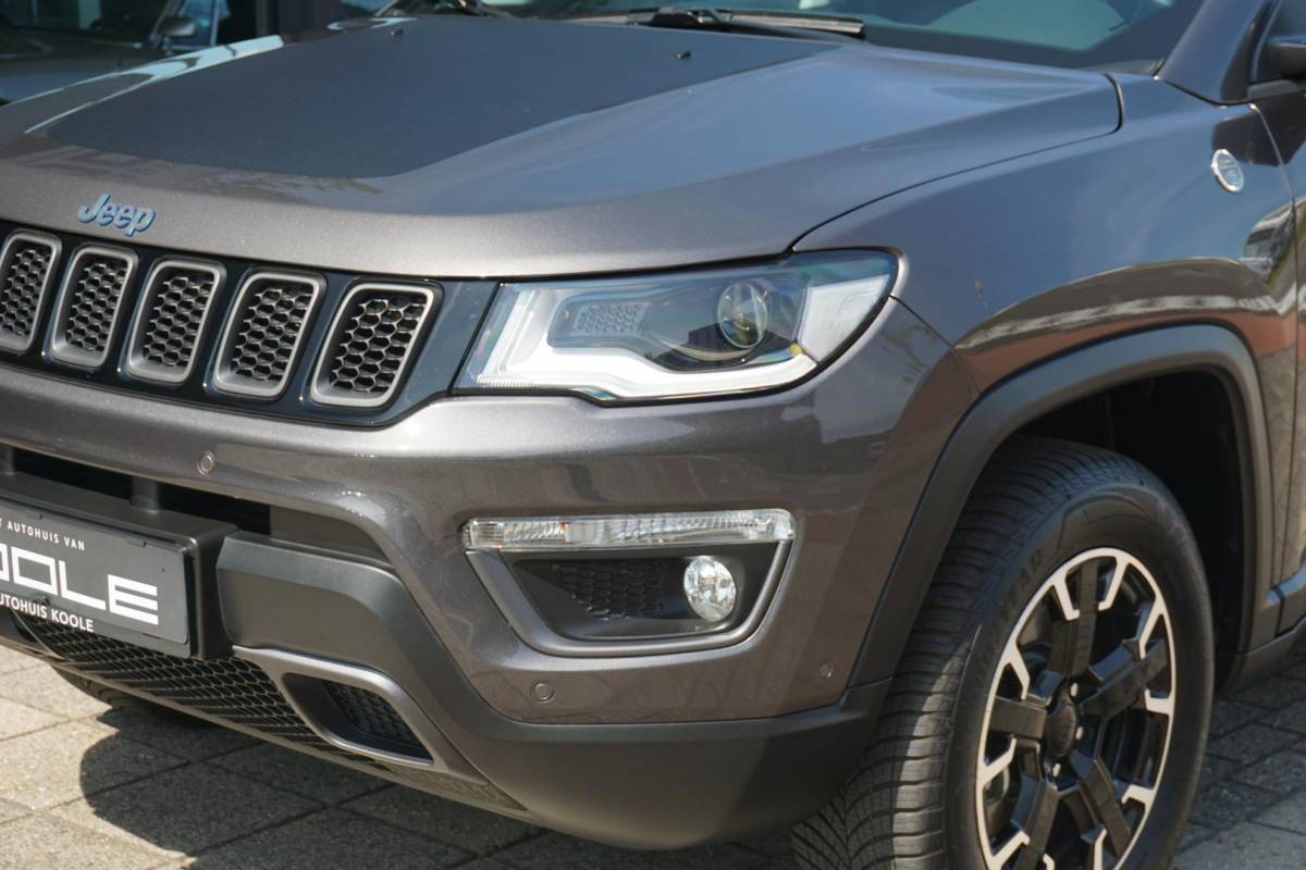 Jeep Compass Jeep Compass 4xe 240 Plug-in Hybrid Electric Trailhawk | PANO | LED