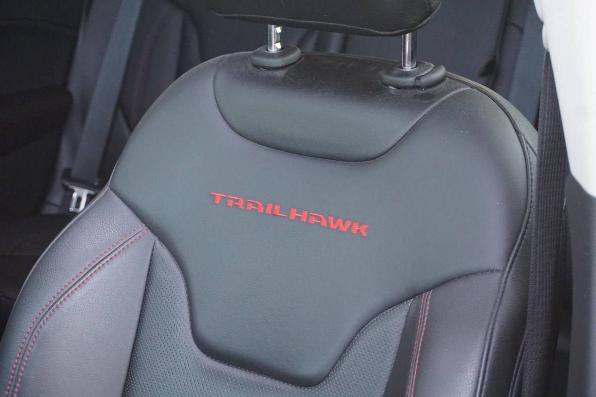 Jeep Compass Jeep Compass 4xe 240 Plug-in Hybrid Electric Trailhawk | PANO | LED