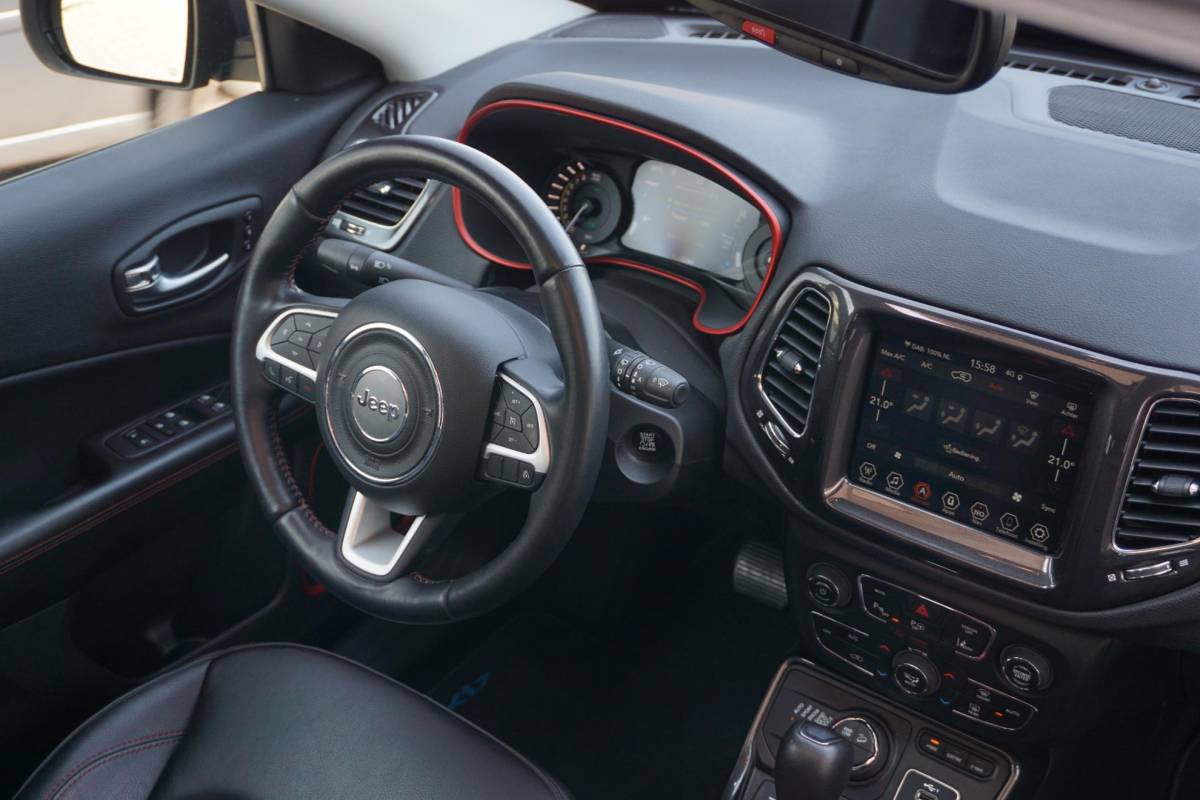 Jeep Compass Jeep Compass 4xe 240 Plug-in Hybrid Electric Trailhawk | PANO | LED