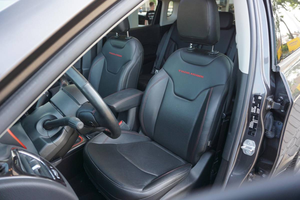 Jeep Compass Jeep Compass 4xe 240 Plug-in Hybrid Electric Trailhawk | PANO | LED