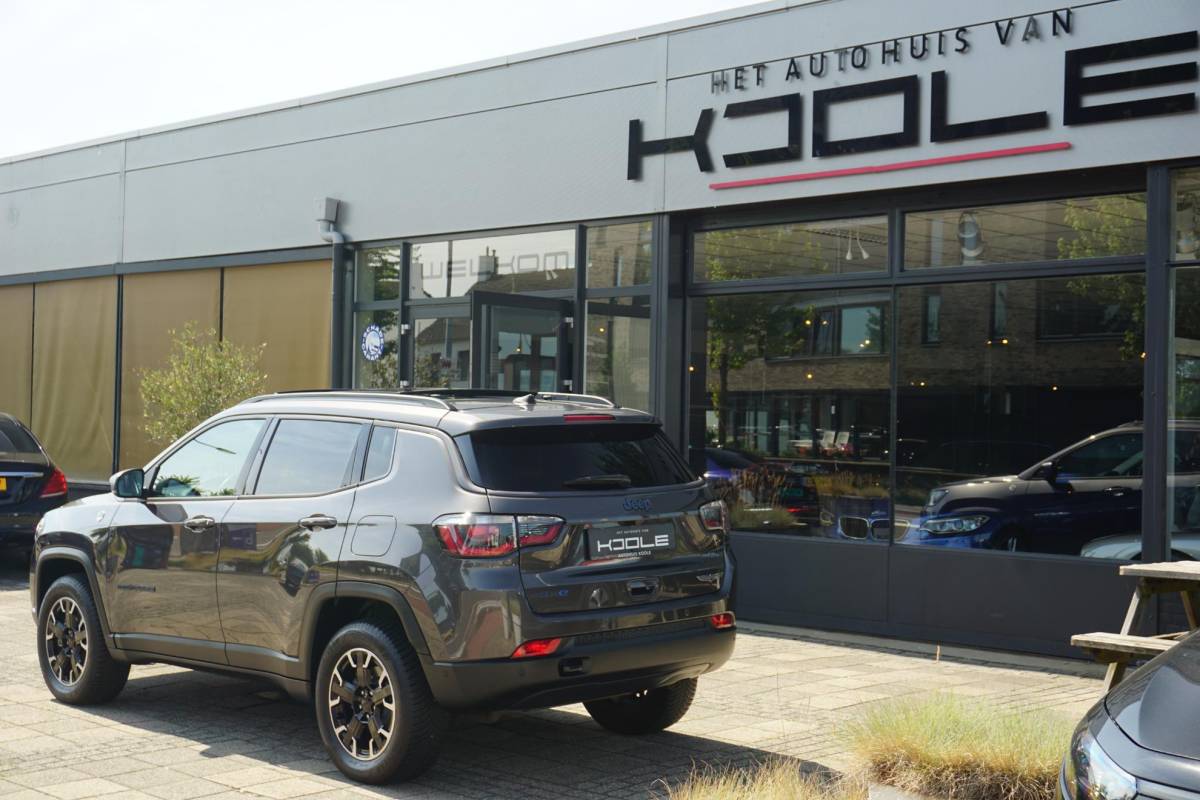Jeep Compass Jeep Compass 4xe 240 Plug-in Hybrid Electric Trailhawk | PANO | LED