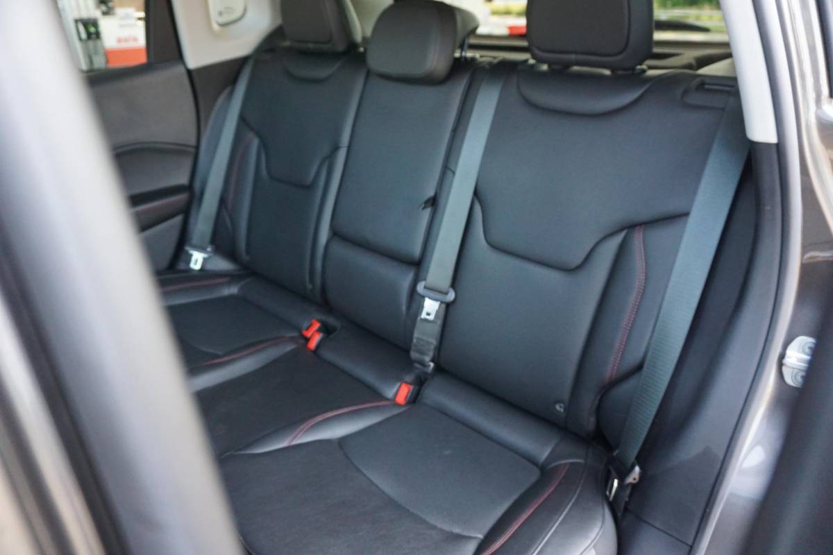 Jeep Compass Jeep Compass 4xe 240 Plug-in Hybrid Electric Trailhawk | PANO | LED